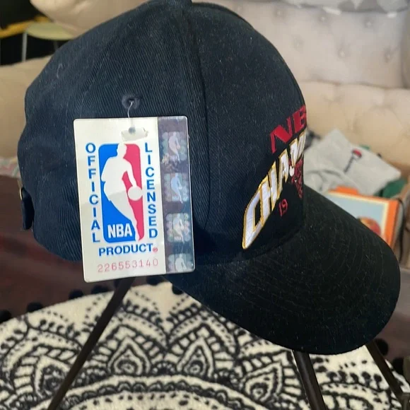 Chicago Bulls Vtg 90’s1998 NBA Champions Strapback Hat NWT